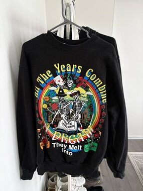 Online ceramics black sweater